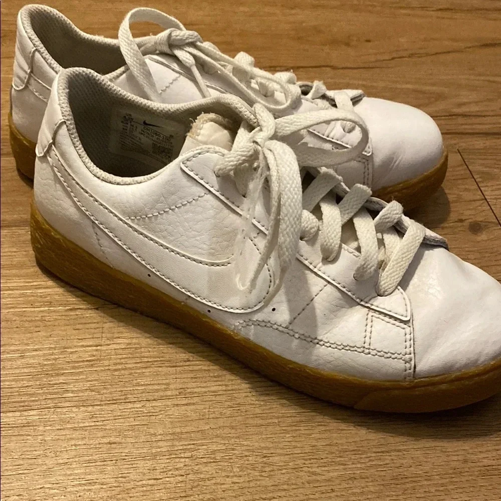 Classic White Nike Sneakers with Brown Sole